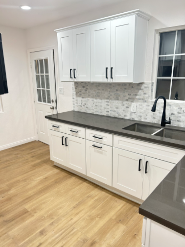 Foto del edificio - 2645 E Tyler St