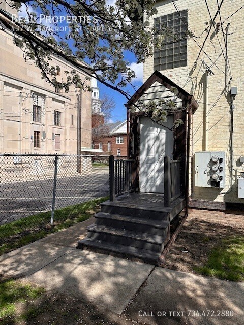 Primary Photo - 437 W Bancroft St