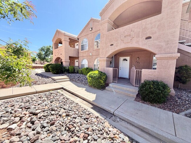 Foto del edificio - Wonderful Remodeled La Paloma Home!