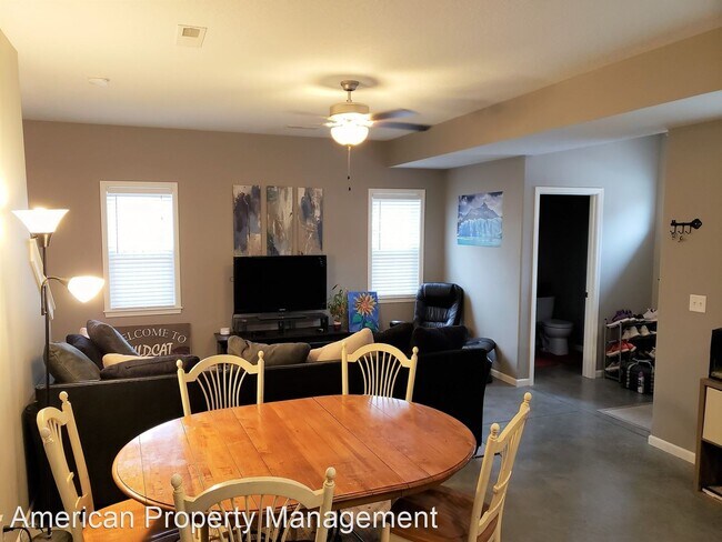 Foto del edificio - 4 br, 4.5 bath House - 910 Osage St. B