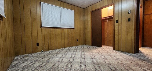 Building Photo - Hickory Hills Townhomes