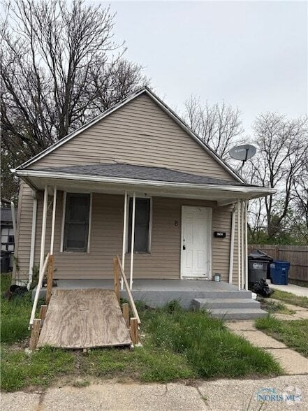 Building Photo - 1614 Pinewood Ave
