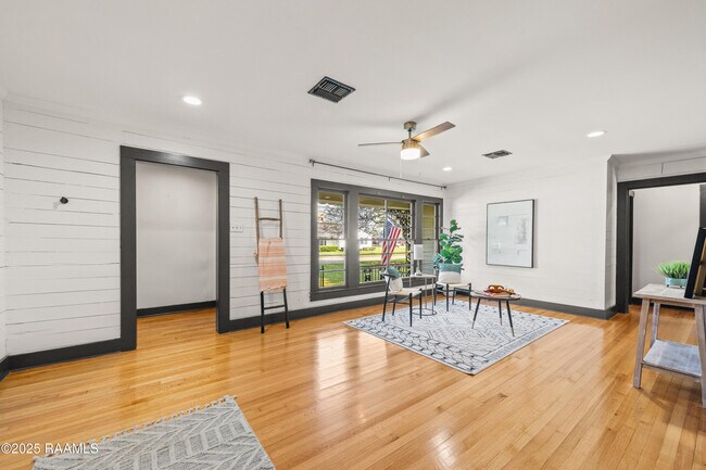 Foto del edificio - 107 Acadian Dr