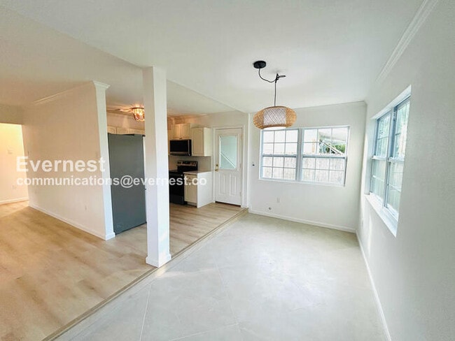 Building Photo - 3032 56th St S