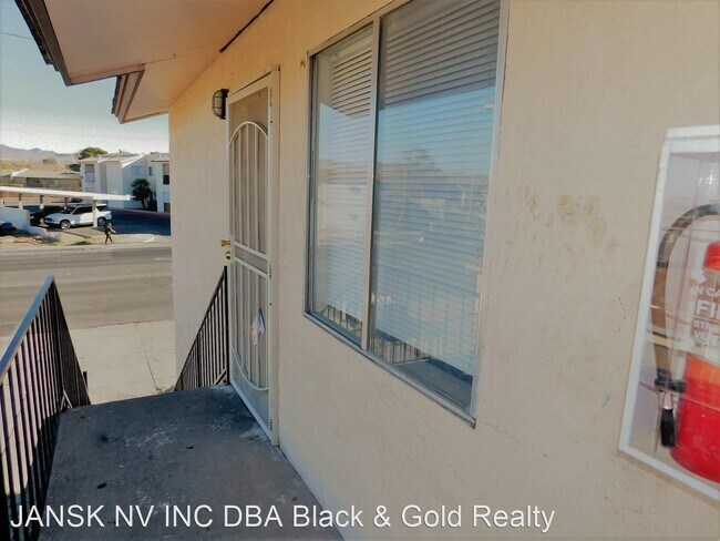 Building Photo - 803 N Major Ave