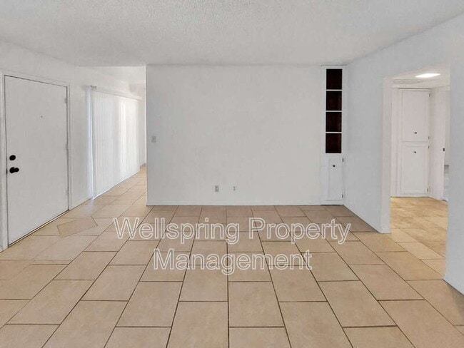 Building Photo - 209 N Alvord St