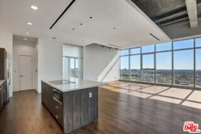 Foto del edificio - 1480 Vine St
