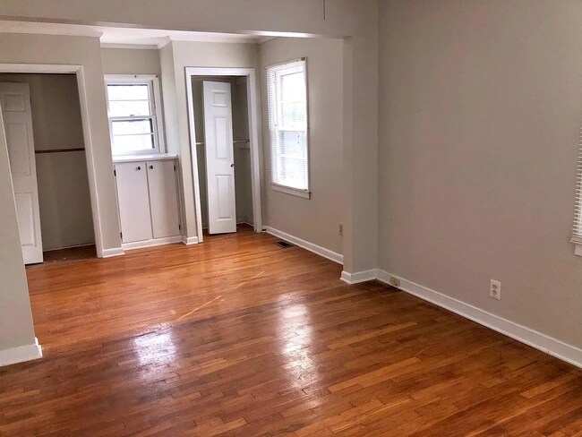 Foto del edificio - 2211 Hubert St