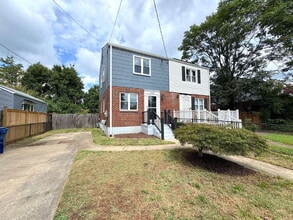 Building Photo - 5700 Fenwick Dr