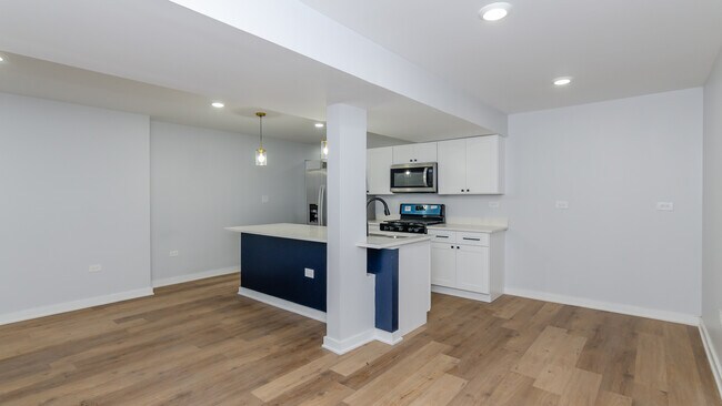 Building Photo - 6040 S Rhodes Ave