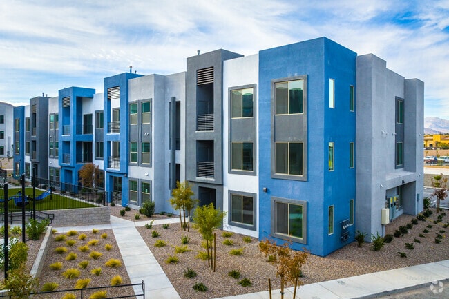 Building Photo - Elysian at Post