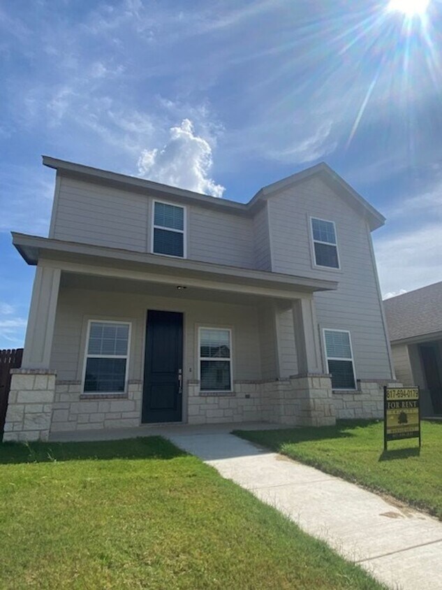 Primary Photo - 4/2.5/2 - GREAT LOCATION near downtown and...