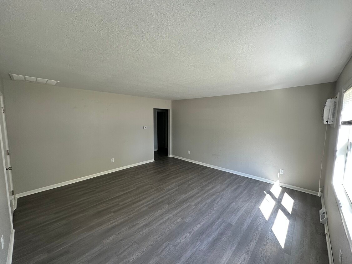 Primary Photo - 806 Wix Ln