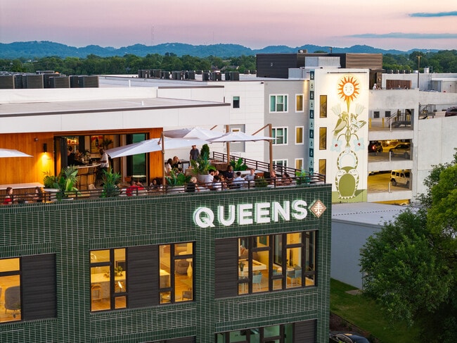 Queens Wedgewood Houston apartments — community photo - Queens Wedgewood Houston