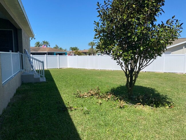 Building Photo - 6501 Manila Palm Way