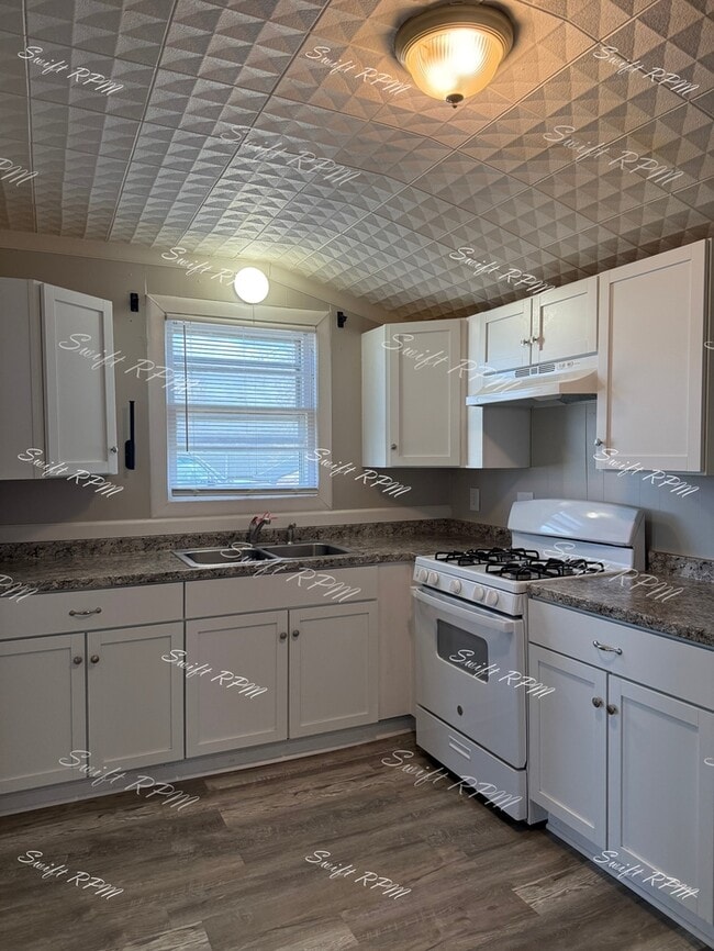 Building Photo - 314 E Kansas St