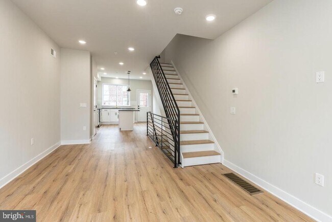 Building Photo - 2121 Bellmore St