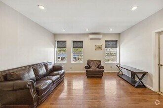 Building Photo - 599 N Maple Ave