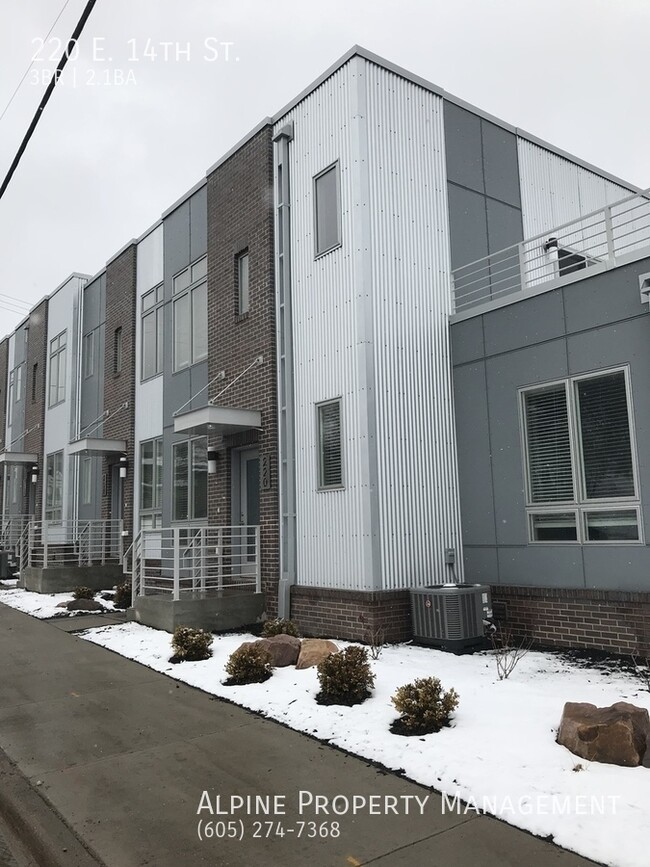 Building Photo - 3 Bed/2.5 Bath Townhome in Downtown Sioux ...