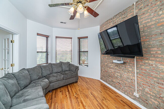 Foto del edificio - 4053 S Calumet Ave