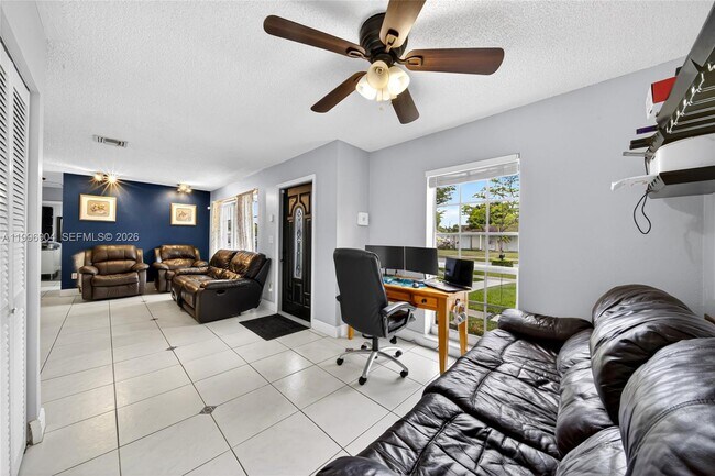 Foto del edificio - 10741 SW 153rd St
