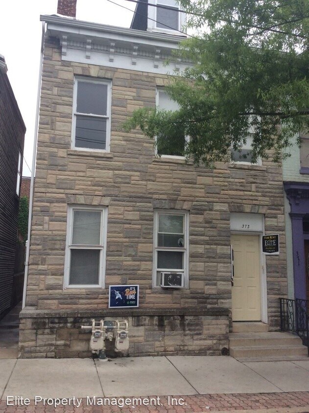 Foto principal - 2 br, 1 bath House - 373 W. King St. 1st. Flr