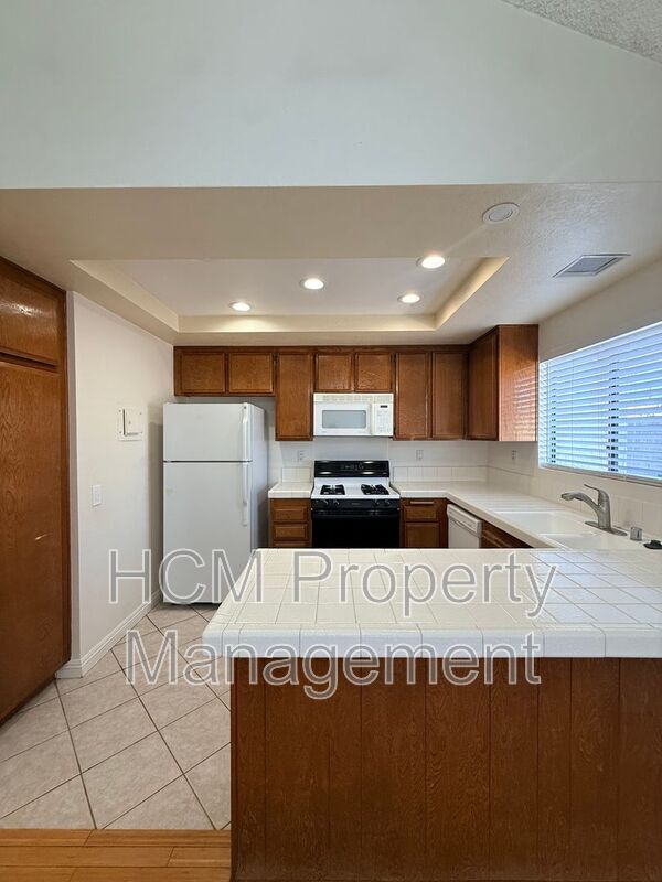 Building Photo - 203 N Magnolia Ave