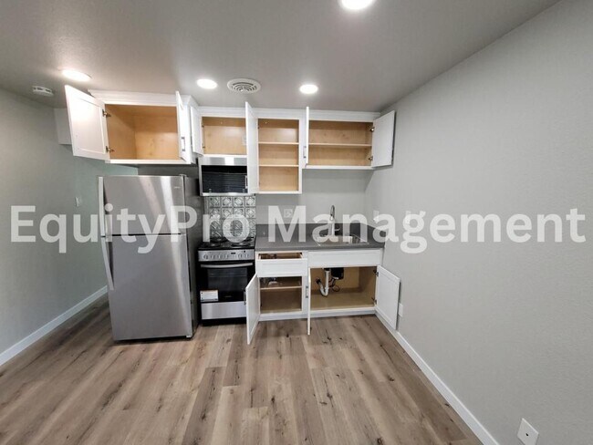 Foto del edificio - 7043 Pickering Ave