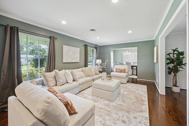 Building Photo - 9222 Bronco Dr