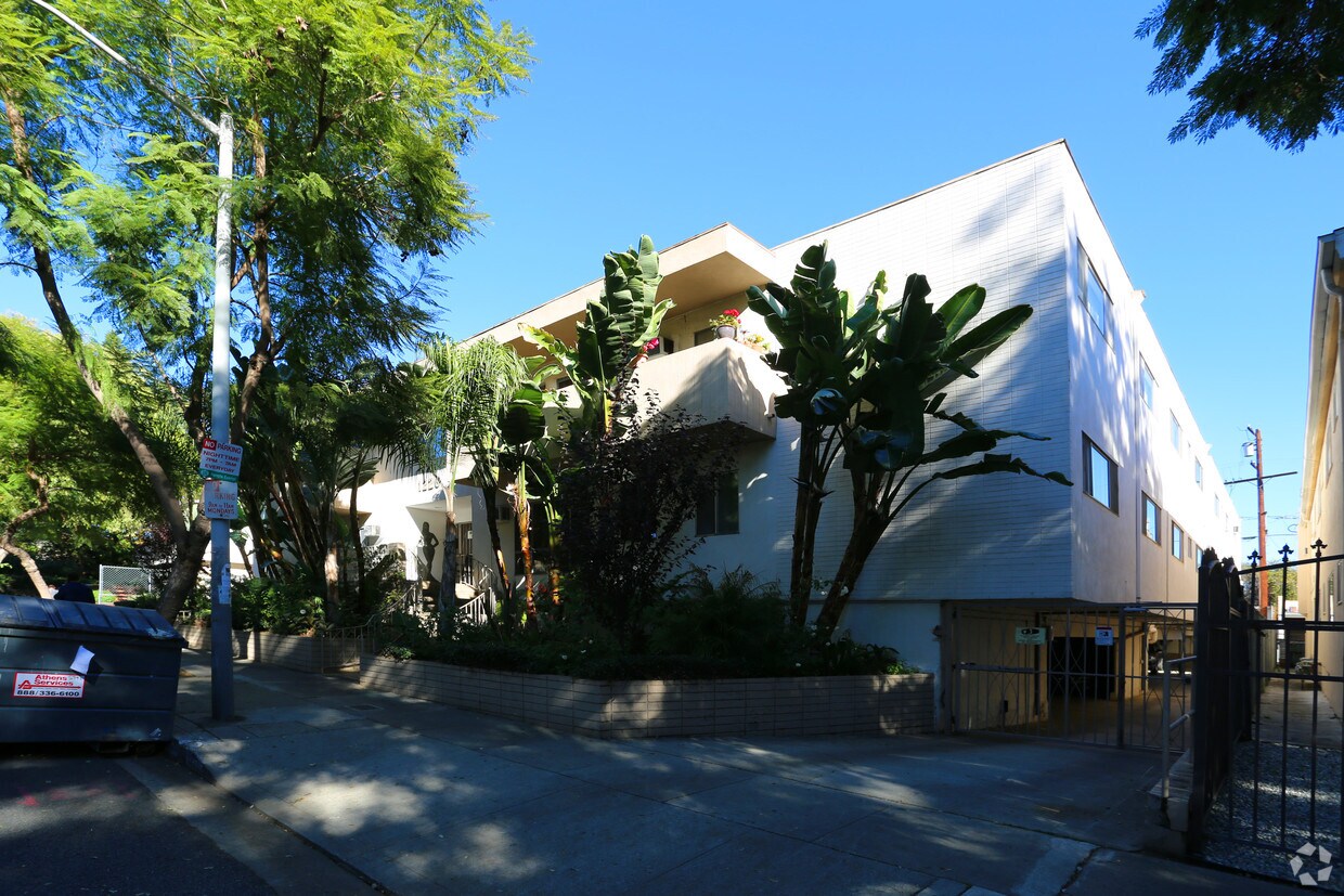 Foto principal - 1226 N Fuller