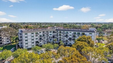 Building Photo - 1000 River Reach Dr