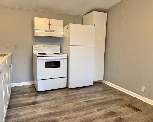 Building Photo - 205 W Conyers Ave