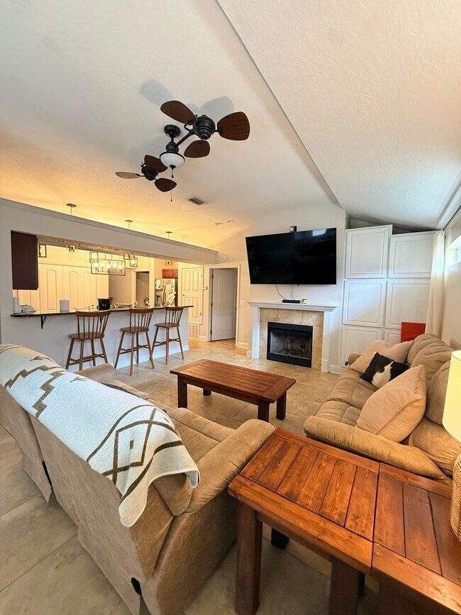 Foto del edificio - PRIME location Kenwood home with a great backyard!