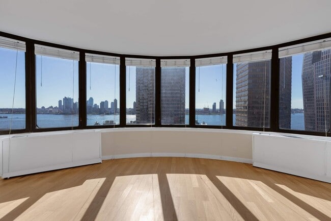 Foto del edificio - 330 E 38th St