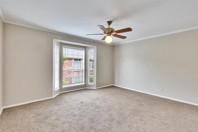 Foto del edificio - 7920 Rockwood Ln