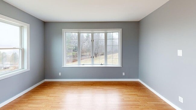 Building Photo - Beautifully maintained single-level ranch home in South Barre