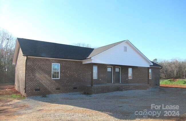 Building Photo - 411 Brook Iii School Rd