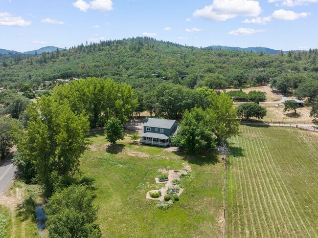 Building Photo - 4454 Dark Hollow Rd
