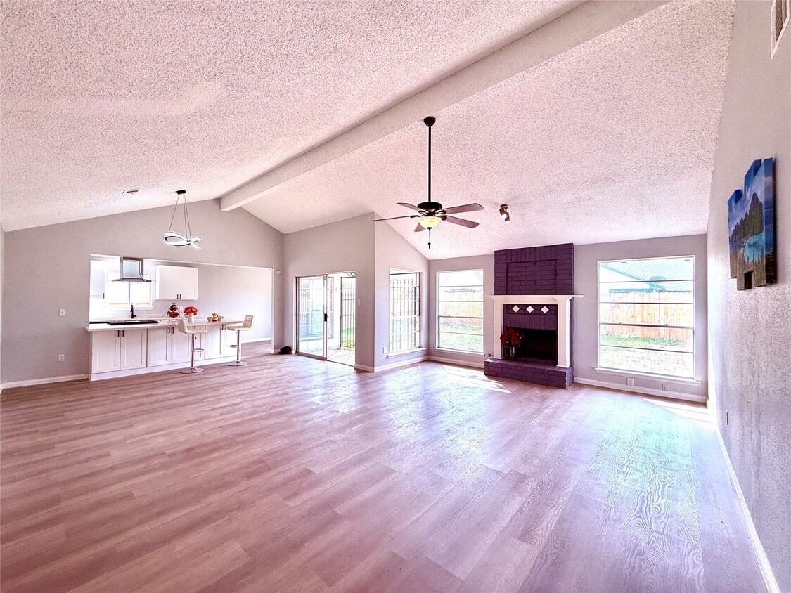 Foto principal - 12071 Plumbrook Dr