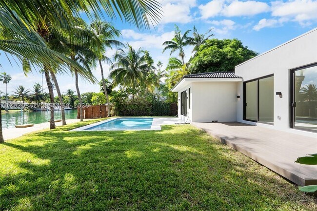 Building Photo - 550 S Shore Dr