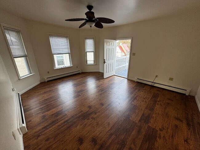 Foto del edificio - 337 E 2nd St