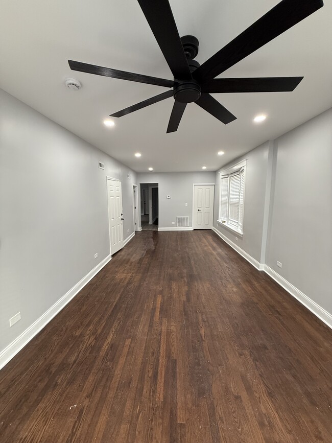 Building Photo - 7123 S Cornell Ave