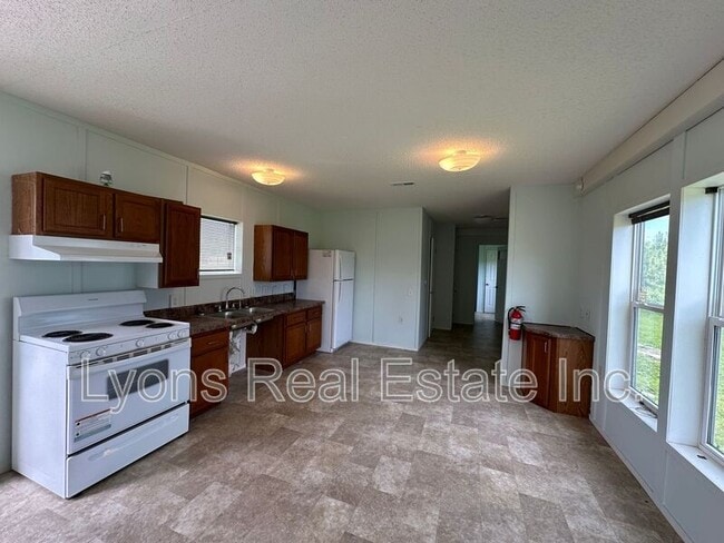 Foto del edificio - 8086 Heck Dr