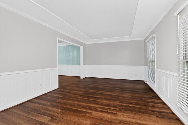 Building Photo - 2438 Knickerbocker Dr