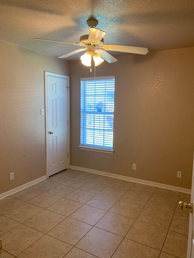 Foto del edificio - 3 Bedroom / 2 Bath Duplex – Clear Creek Area – Killeen, TX