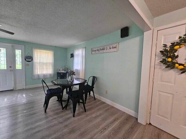 Foto del edificio - 859 Mill St