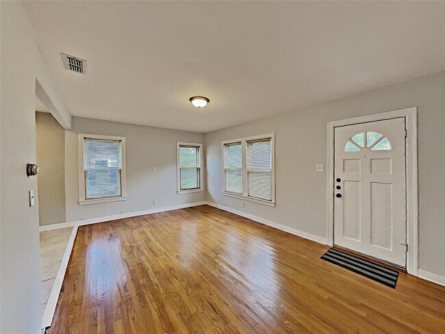 Building Photo - 3208 Merida Ave