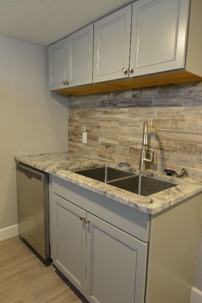 Foto del edificio - "Fully Furnished 1-Bedroom Basement Retrea...