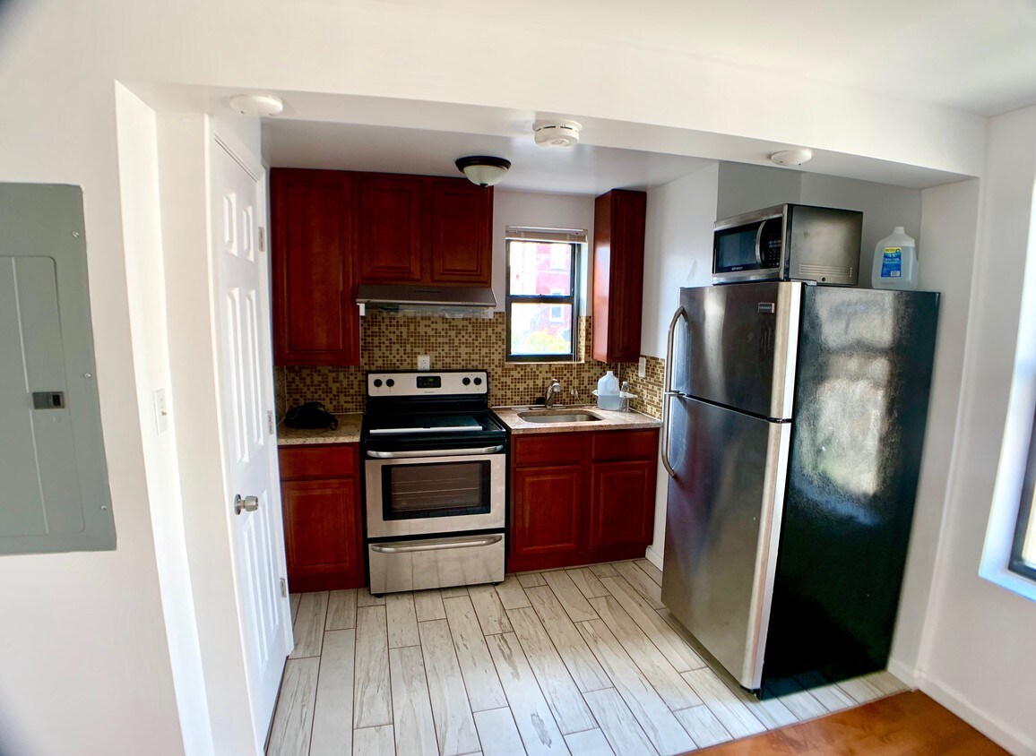 Primary Photo - 1610 S 15th St