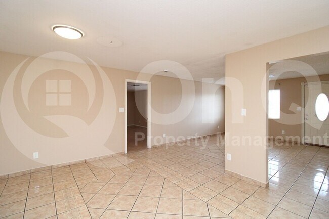 Building Photo - 6202 W Windsor Ave